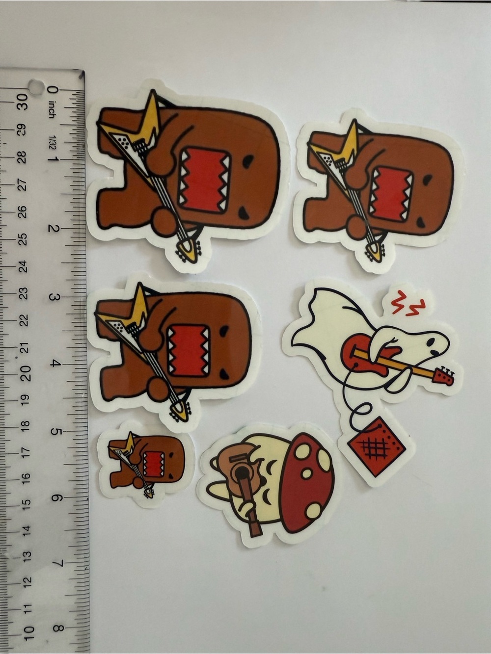 Domo Rocking Guitar Sticker Set - Brown & Red - Picture 3 of 7